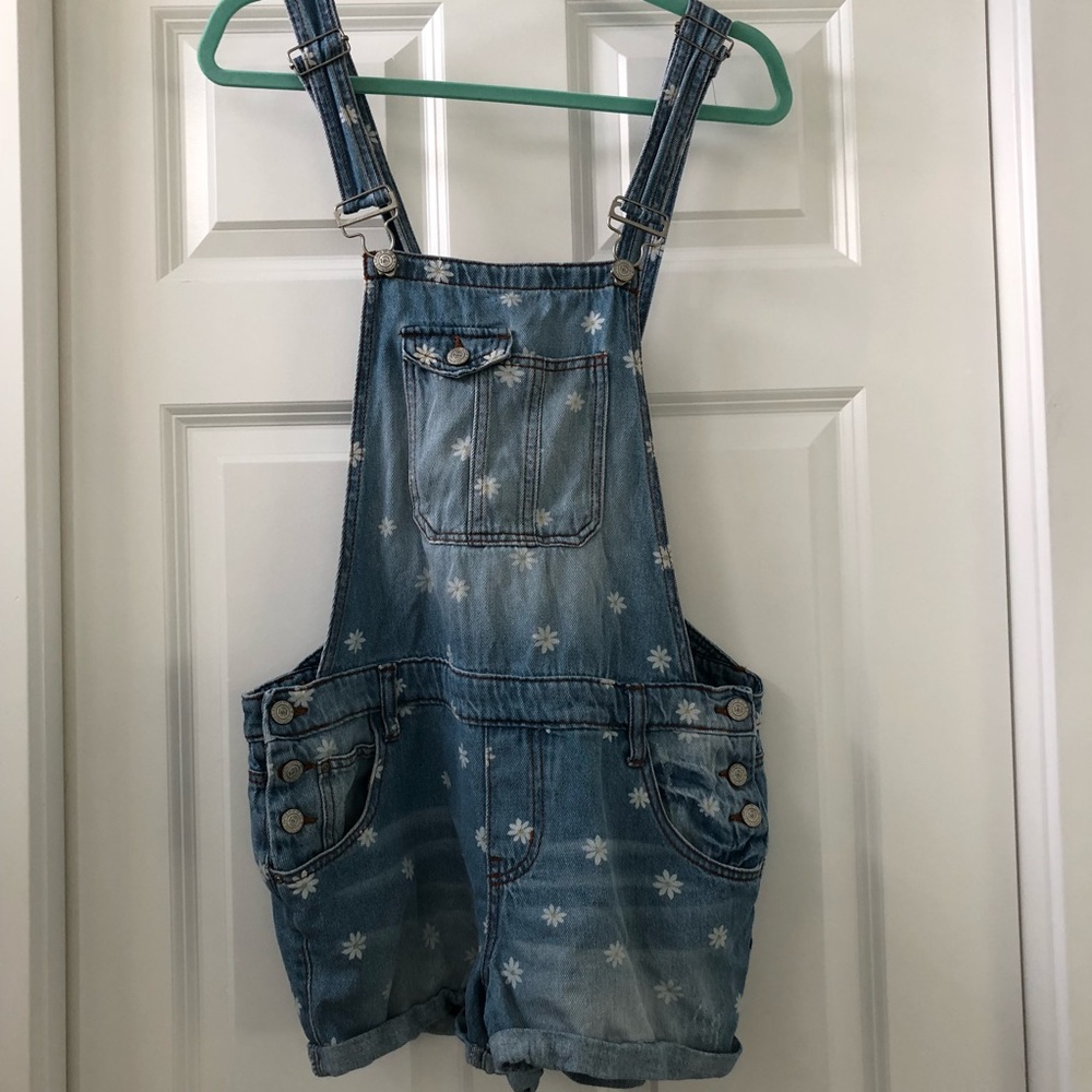 LEI Overall Shorts With Daisies